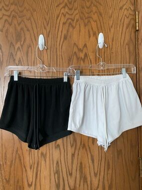 Versatile Women's Drawstring Lounge Shorts - Black & White